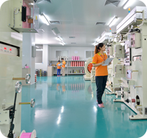 專業(yè)的(de)技(jì)術(shù)工(gōng)人(rén)