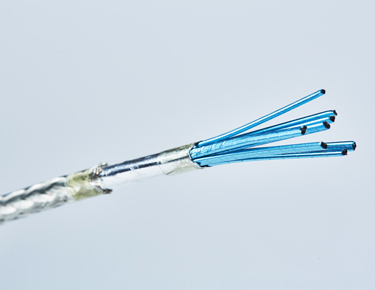 高(gāo)速電(diàn)纜